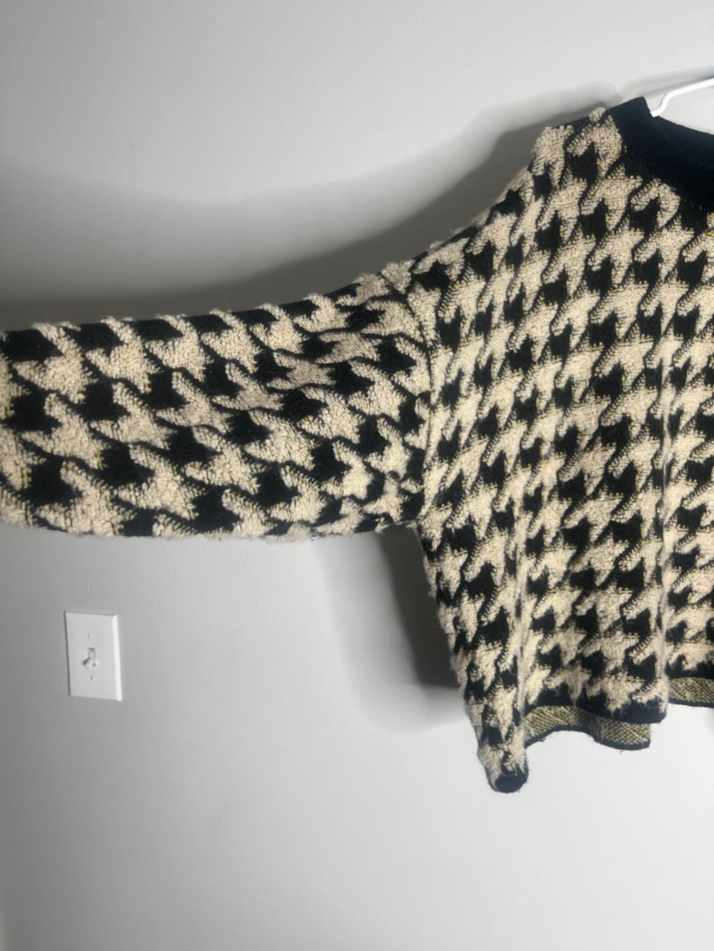 Max Studio Black & Cream Houndstooth Crewneck Sweater - Picture 4 of 5